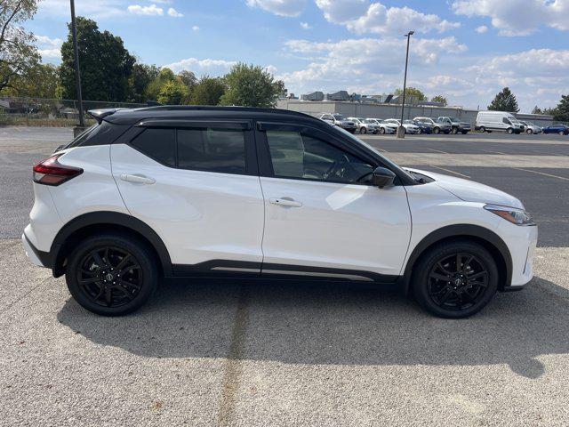 Photo of 2023 Aspen White Tricoat/Super Black Nissan Kicks