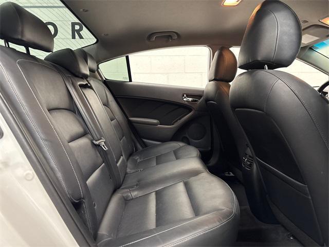 Photo of 2017 Snow White Pearl Kia Forte