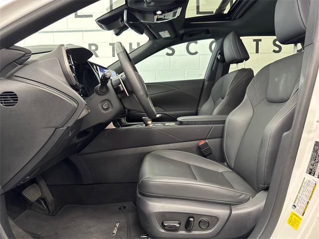Photo of 2024 Eminent White Pearl Lexus RX 350