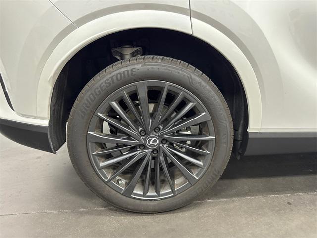 Photo of 2024 Eminent White Pearl Lexus RX 350
