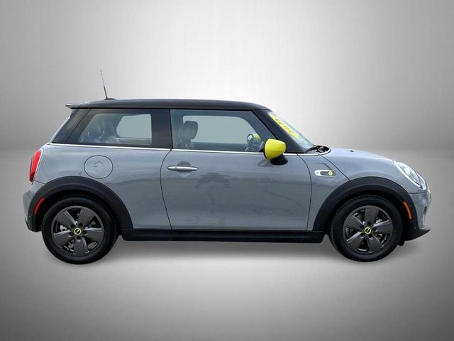 Photo of 2021 Gray Metallic MINI SE Hardtop