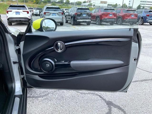 Photo of 2021 Gray Metallic MINI SE Hardtop