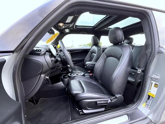 Photo of 2021 Gray Metallic MINI SE Hardtop