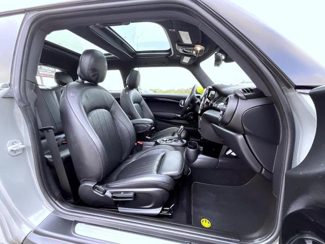 Photo of 2021 Gray Metallic MINI SE Hardtop
