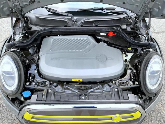 Photo of 2021 Gray Metallic MINI SE Hardtop