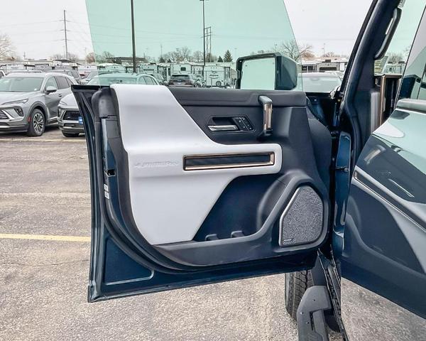 Photo of 2025 Graphite Blue Metallic GMC HUMMER EV SUV
