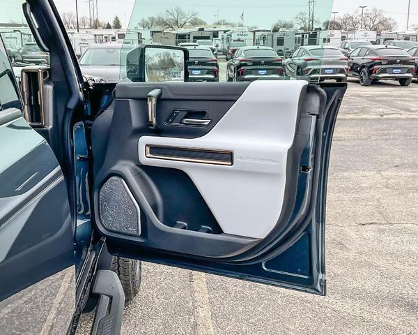Photo of 2025 Graphite Blue Metallic GMC HUMMER EV SUV