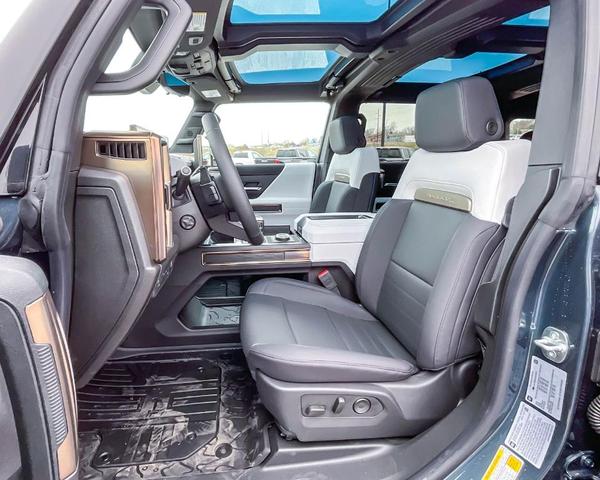 Photo of 2025 Graphite Blue Metallic GMC HUMMER EV SUV