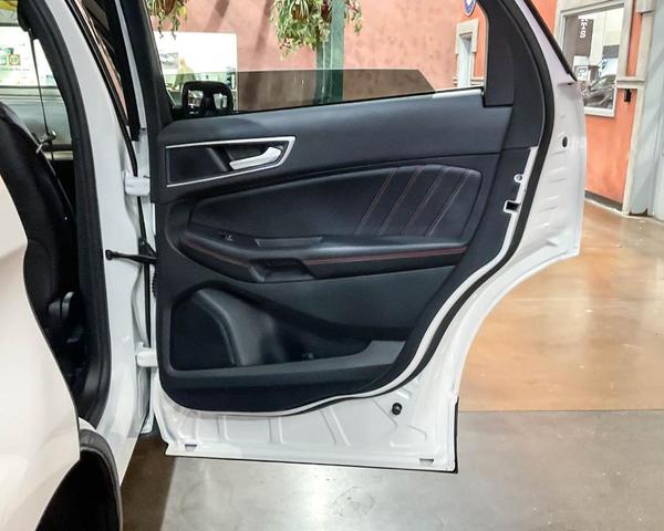 Photo of 2024 Star White Ford Edge
