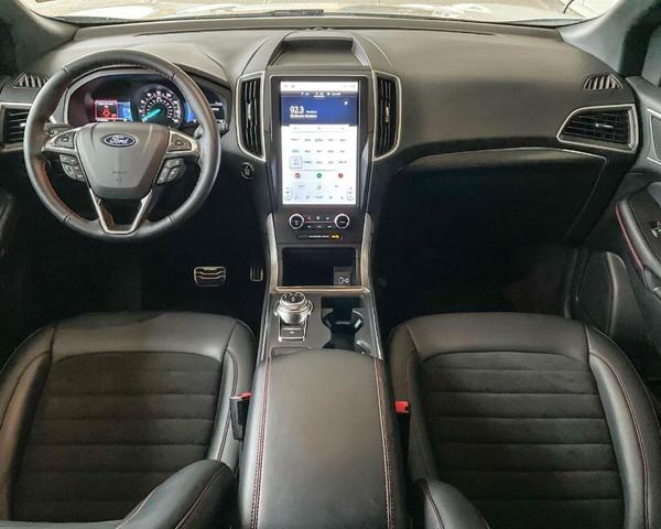 Photo of 2024 Star White Ford Edge