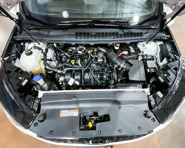 Photo of 2024 Star White Ford Edge