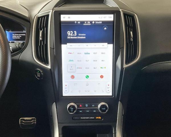 Photo of 2024 Star White Ford Edge