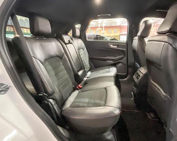 Photo of 2024 Star White Ford Edge