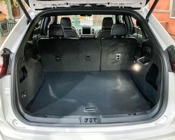 Photo of 2024 Star White Ford Edge