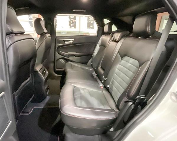 Photo of 2024 Star White Ford Edge