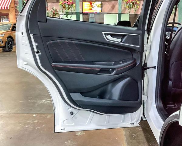 Photo of 2024 Star White Ford Edge
