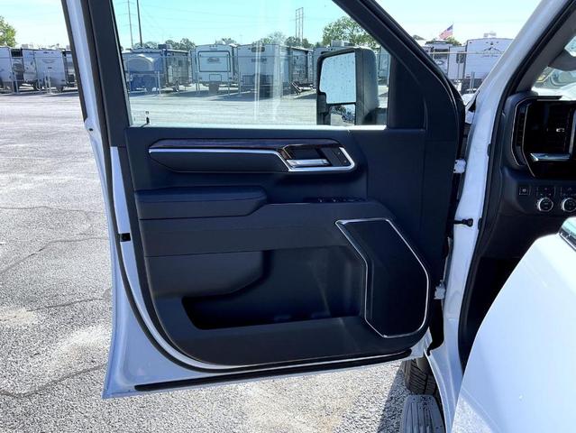 Photo of 2025 Summit White GMC Sierra 2500