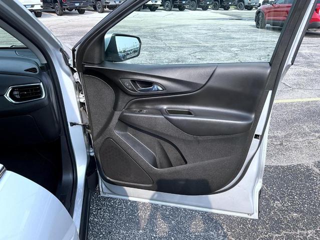 Photo of 2022 Silver Ice Metallic Chevrolet Equinox