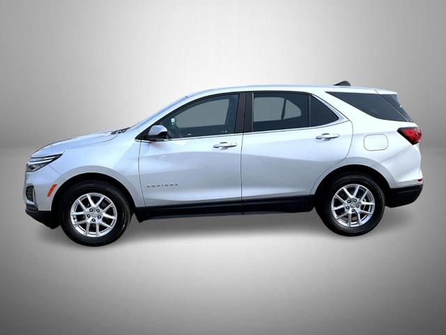 Photo of 2022 Silver Ice Metallic Chevrolet Equinox