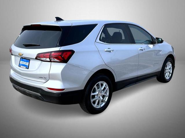 Photo of 2022 Silver Ice Metallic Chevrolet Equinox