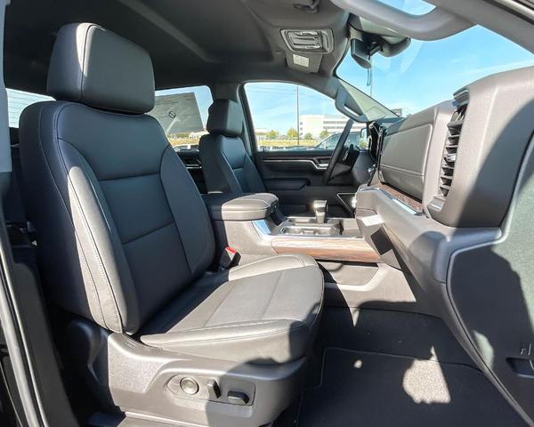 Photo of 2025 Onyx Black GMC Sierra 1500