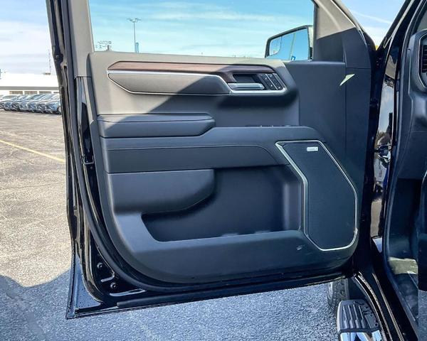 Photo of 2025 Onyx Black GMC Sierra 1500