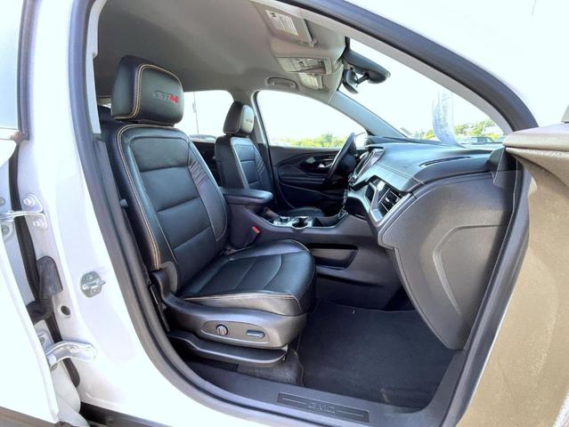 Photo of 2022 Summit White GMC Terrain