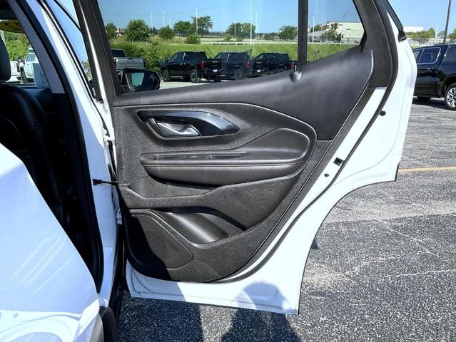 Photo of 2022 Summit White GMC Terrain