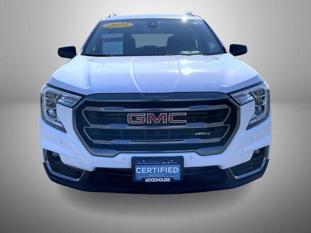 Photo of 2022 Summit White GMC Terrain