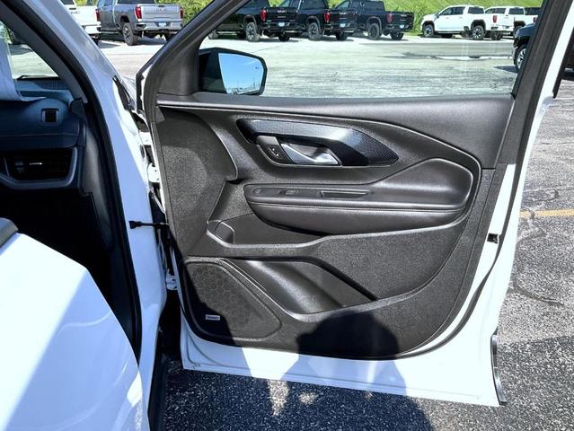 Photo of 2022 Summit White GMC Terrain