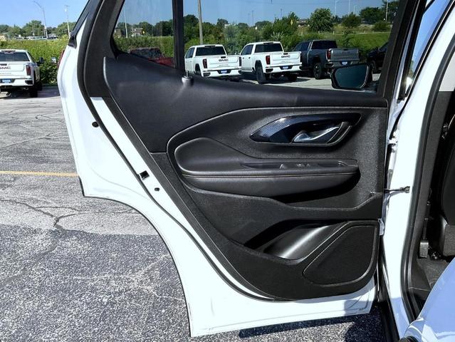 Photo of 2022 Summit White GMC Terrain