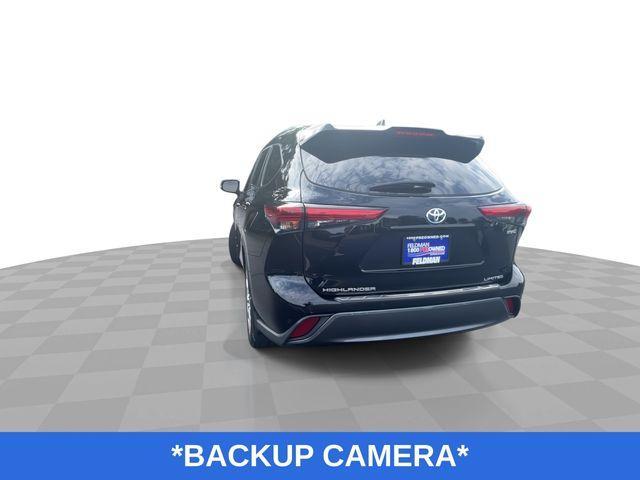 Photo of 2023 Midnight Black Toyota Highlander Hybrid