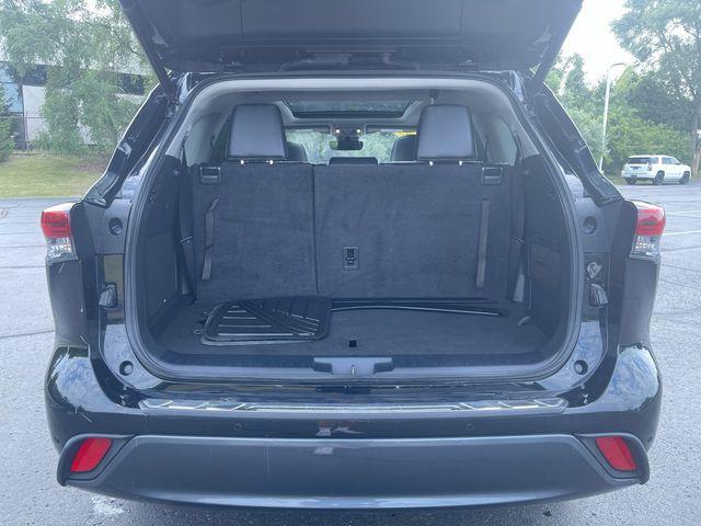Photo of 2023 Midnight Black Toyota Highlander Hybrid