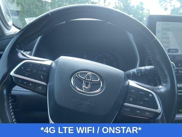 Photo of 2023 Midnight Black Toyota Highlander Hybrid