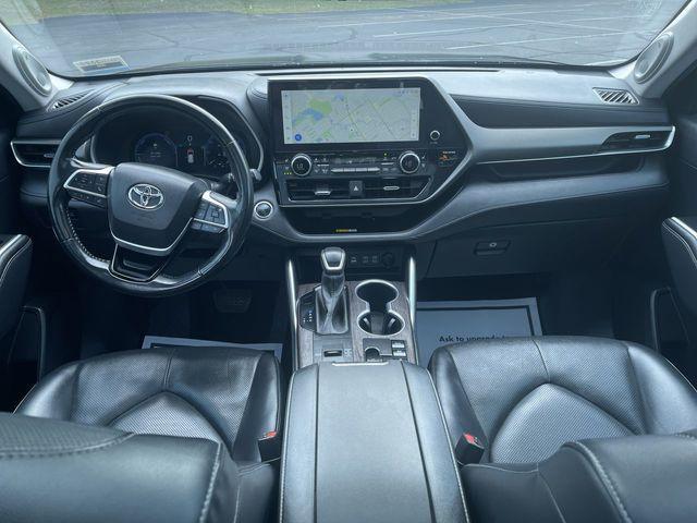 Photo of 2023 Midnight Black Toyota Highlander Hybrid