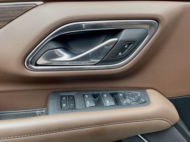 Photo of 2024 Iridescent Pearl Tricoat Chevrolet Suburban