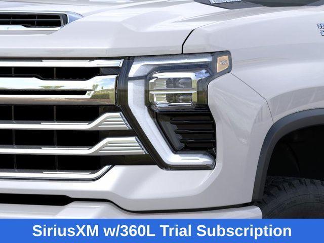 Photo of 2025 Iridescent Pearl Tricoat Chevrolet Silverado 2500