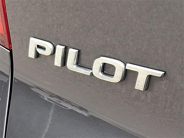 Photo of 2017 Modern Steel Metallic Honda Pilot