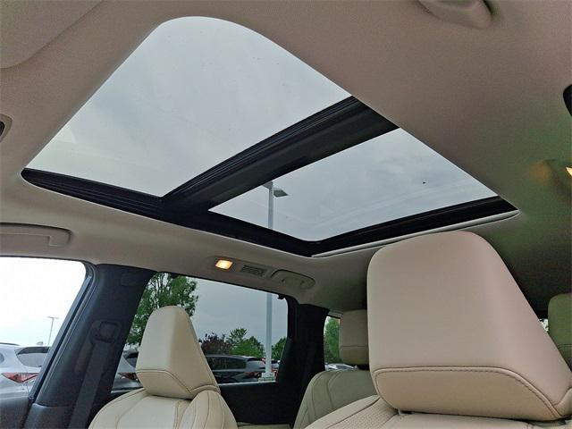 Photo of 2023 Majestic White INFINITI QX60
