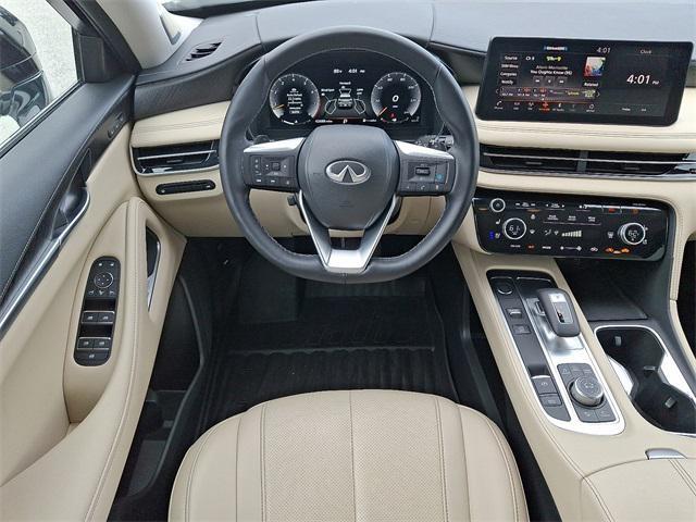Photo of 2023 Majestic White INFINITI QX60
