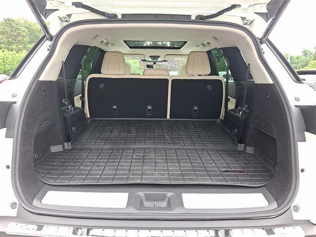 Photo of 2023 Majestic White INFINITI QX60