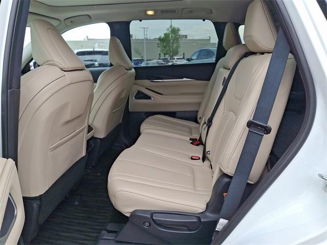 Photo of 2023 Majestic White INFINITI QX60