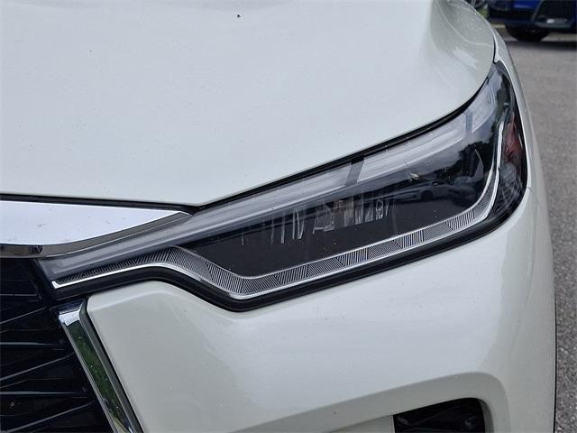 Photo of 2023 Majestic White INFINITI QX60