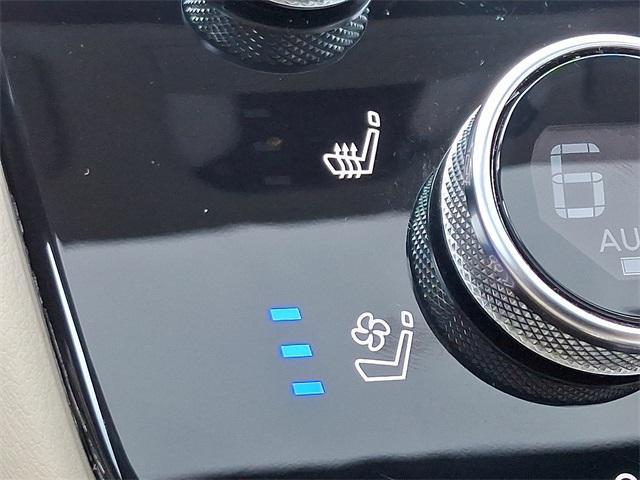 Photo of 2023 Majestic White INFINITI QX60