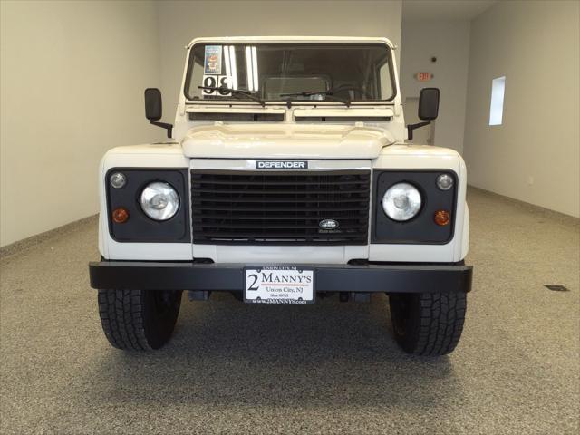 Photo of 1998 White Land Rover Defender