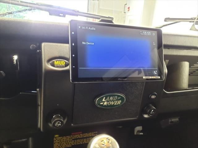Photo of 1998 White Land Rover Defender