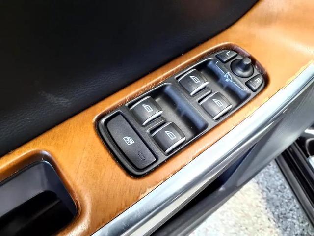 Photo of 2016 BLK Volvo S60 Inscription