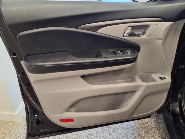 Photo of 2018 Crystal Black Pearl Honda Pilot