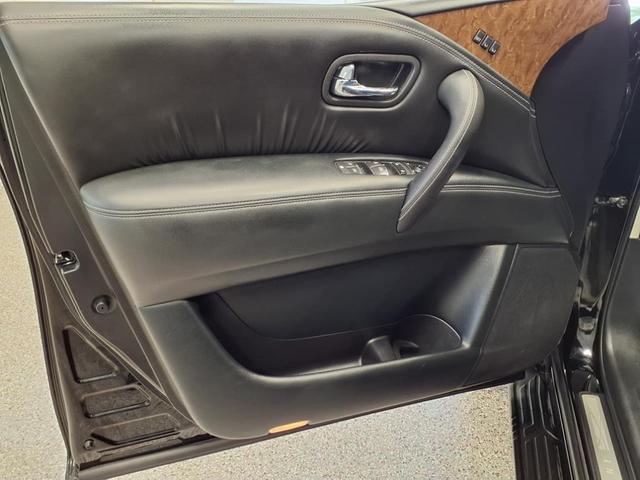 Photo of 2017 BLK INFINITI QX80