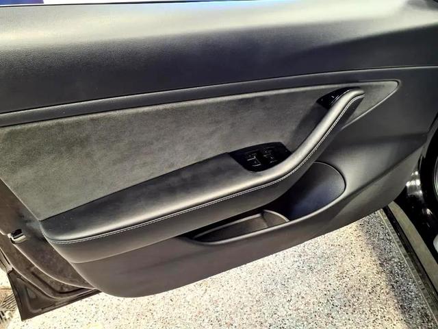 Photo of 2020 BLK Tesla Model 3